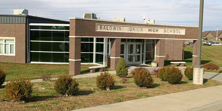 Picture of Baldwin Junior High School front entrance
